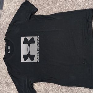 Black under armour tshirt